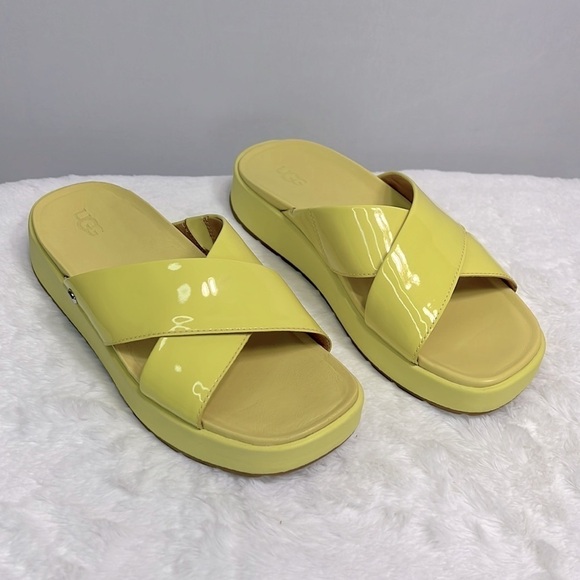 UGG Shoes - Ugg Emily Platform Slide Sandal size 6